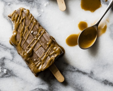 Coffee‑Popsicles & Salted-Caramel-Sirup