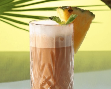 Veganer Kokos-Macchiato-Cocktail